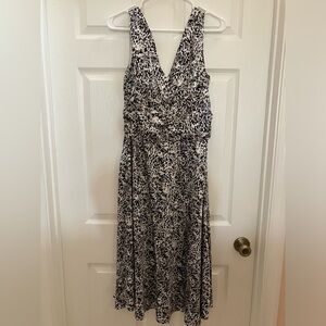 Sleeveless dress aline skirt